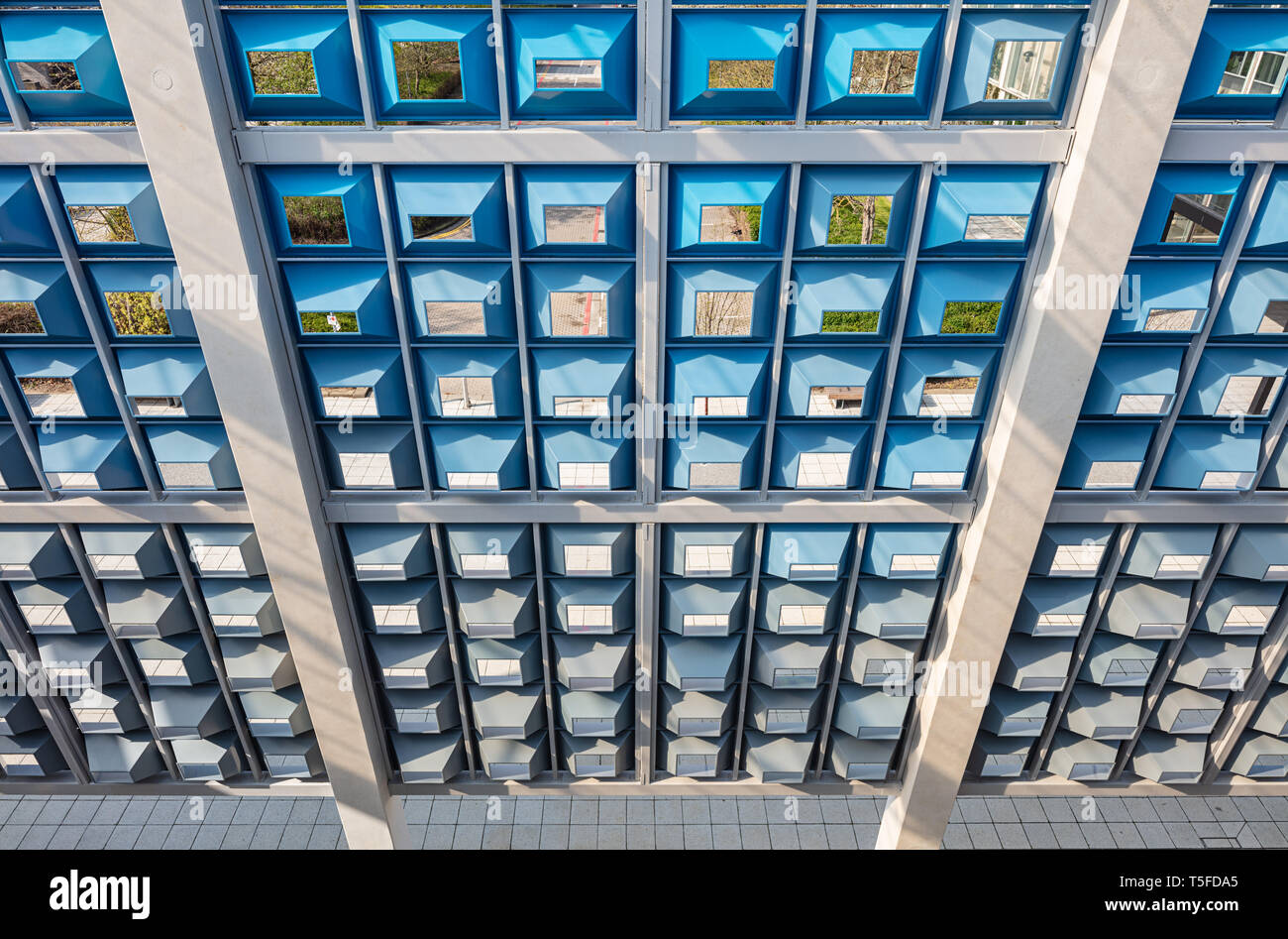 Milton Keynes 'smart à plusieurs étages tech" conçu par Architecture Leslie Jones Banque D'Images