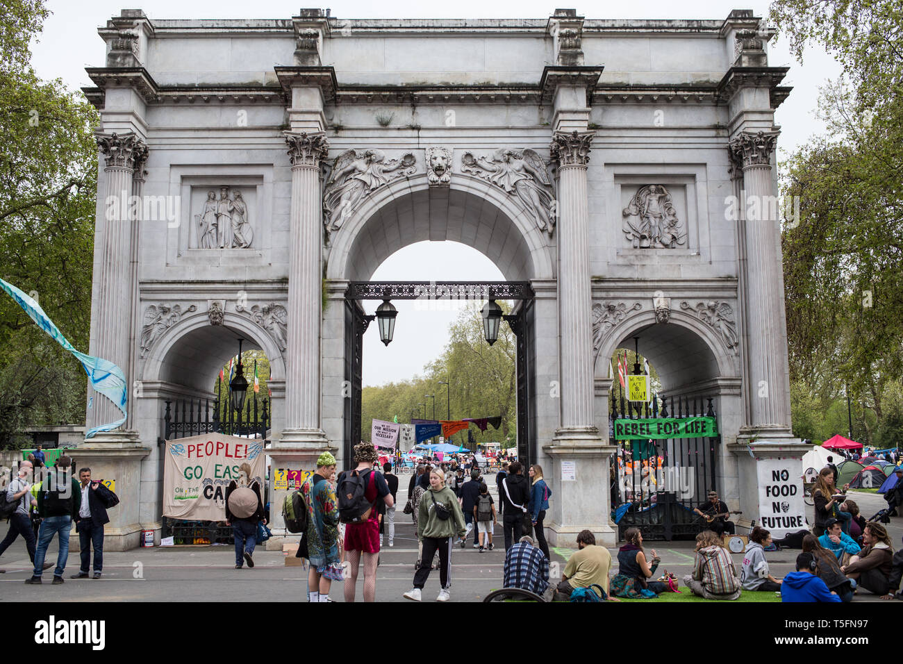 London UK 23 avril 2019 Un des manifestants à Marble Arch, au centre de Londres sur la neuvième journée de protestation coordonnée par le groupe de rébellion d'extinction. Banque D'Images