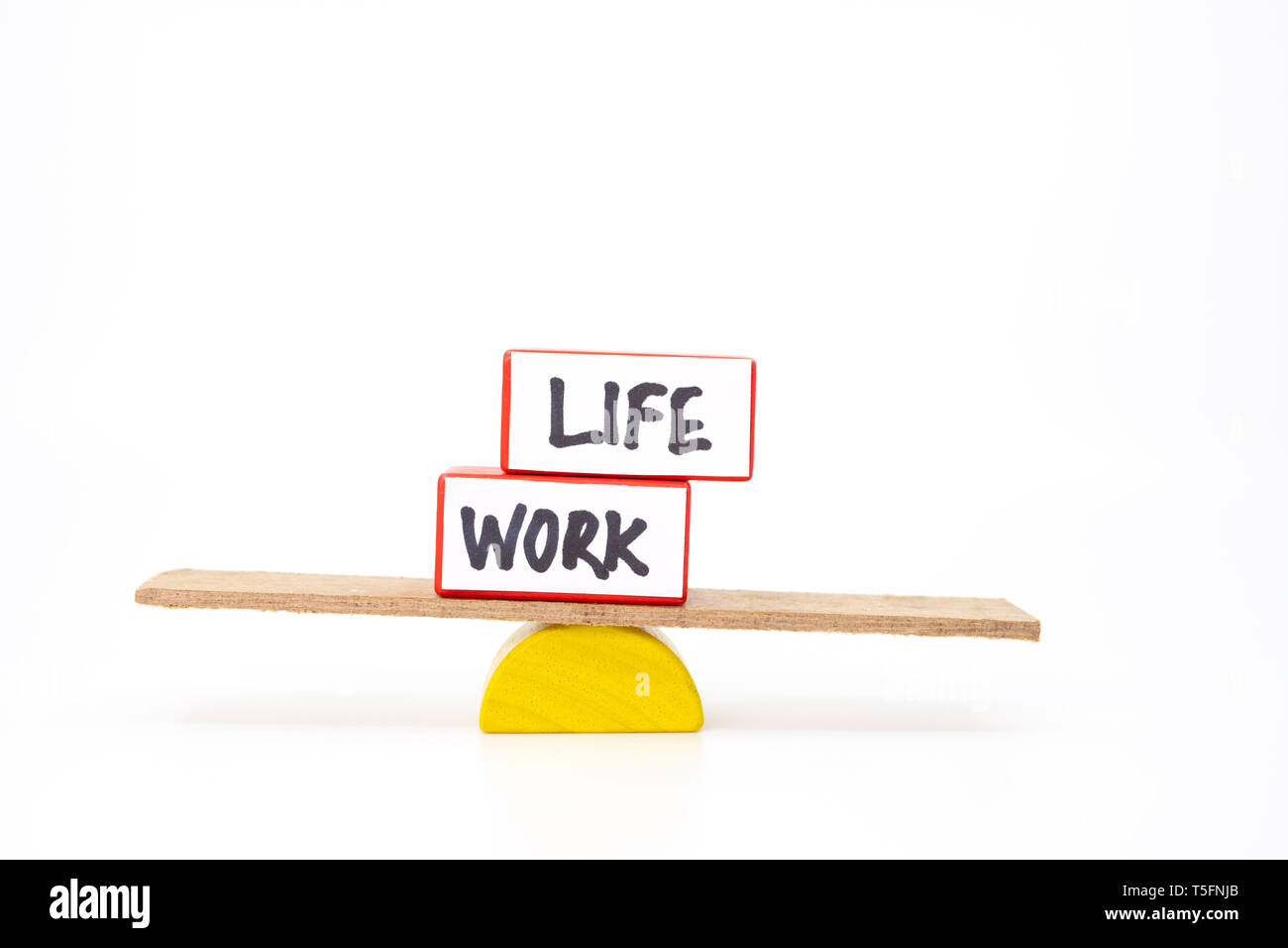 Équilibre travail-vie concept avec deux blocs représentant le travail et la vie Banque D'Images