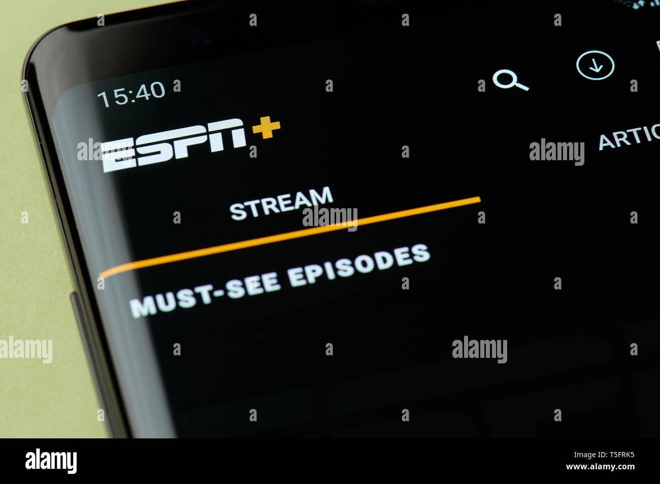 New York, USA - 22 avril 2019 : la vidéo en streaming sur ESPN + interface sur l'écran du smartphone Banque D'Images