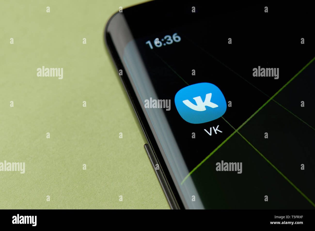 New York, USA - 22 Avril 2019 : les médias sociaux Vkontakte macro icône afficher sur l'écran du smartphone desktop Banque D'Images