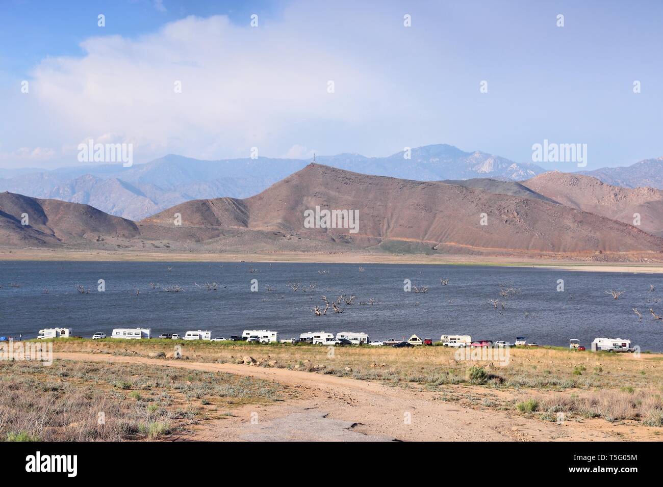 La sécheresse en Californie - faible niveau de Lake Isabella dans Comté de Kern. United States paysage. Banque D'Images