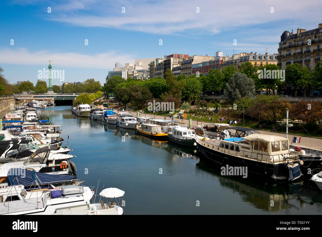 Bassin de l'Arsenal" aussi connu sous le Port de l'Arsenal près de Bastille, Paris, France Banque D'Images