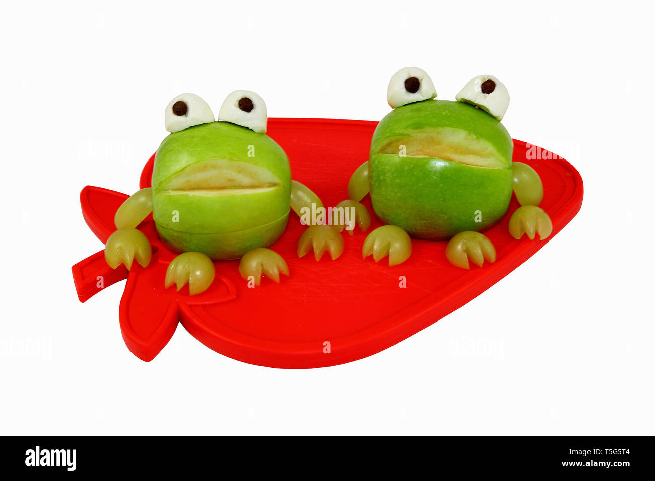 Les grenouilles, les grenouilles Apple sculpté grenouilles - isolé sur un fond blanc. Banque D'Images