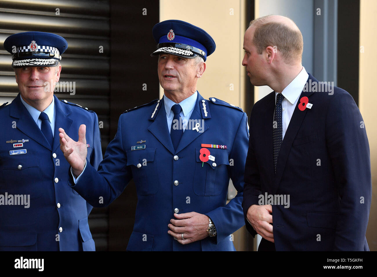 Christchurch, Canterbury, Nouvelle-Zélande. Apr 25, 2019. La commissaire de police MIKE BUSH (C) reçoit le PRINCE WILLIAM à la justice et les services d'urgence, à Christchurch. Le duc de Cambridge est sur une visite de deux jours en Nouvelle-Zélande pour commémorer les victimes de la mosquée de Christchurch attaques de terreur. Source : Gouvernement de la Nouvelle-Zélande/Piscine/ZUMAPRESS.com/Alamy fil ZUMA via Live News Banque D'Images