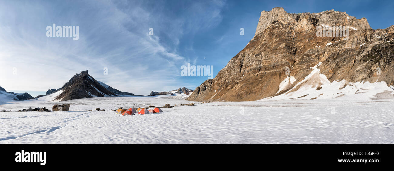 Le Groenland, Sermersooq, Kulusuk, Schweizerland Alpes, camp de tentes dans la neige Banque D'Images