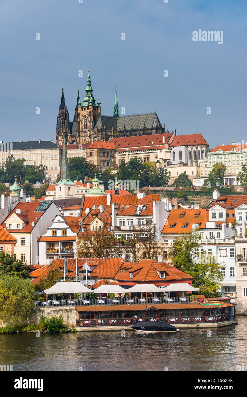 République tchèque, Prague, vue sur le château de Prague et la Vltava Banque D'Images