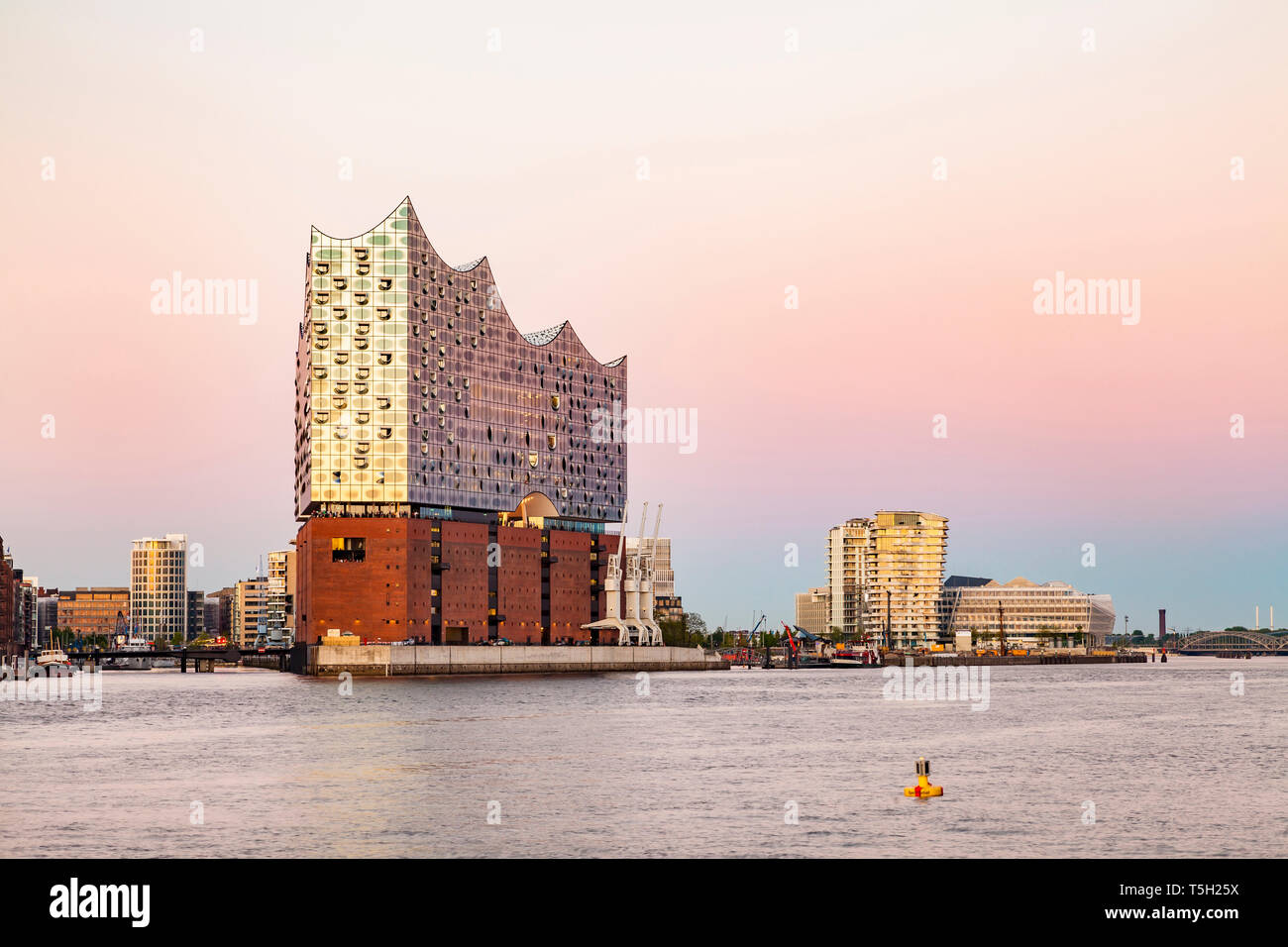 Allemagne, Hambourg, Elbe Philharmonic Hall et HafenCity Banque D'Images