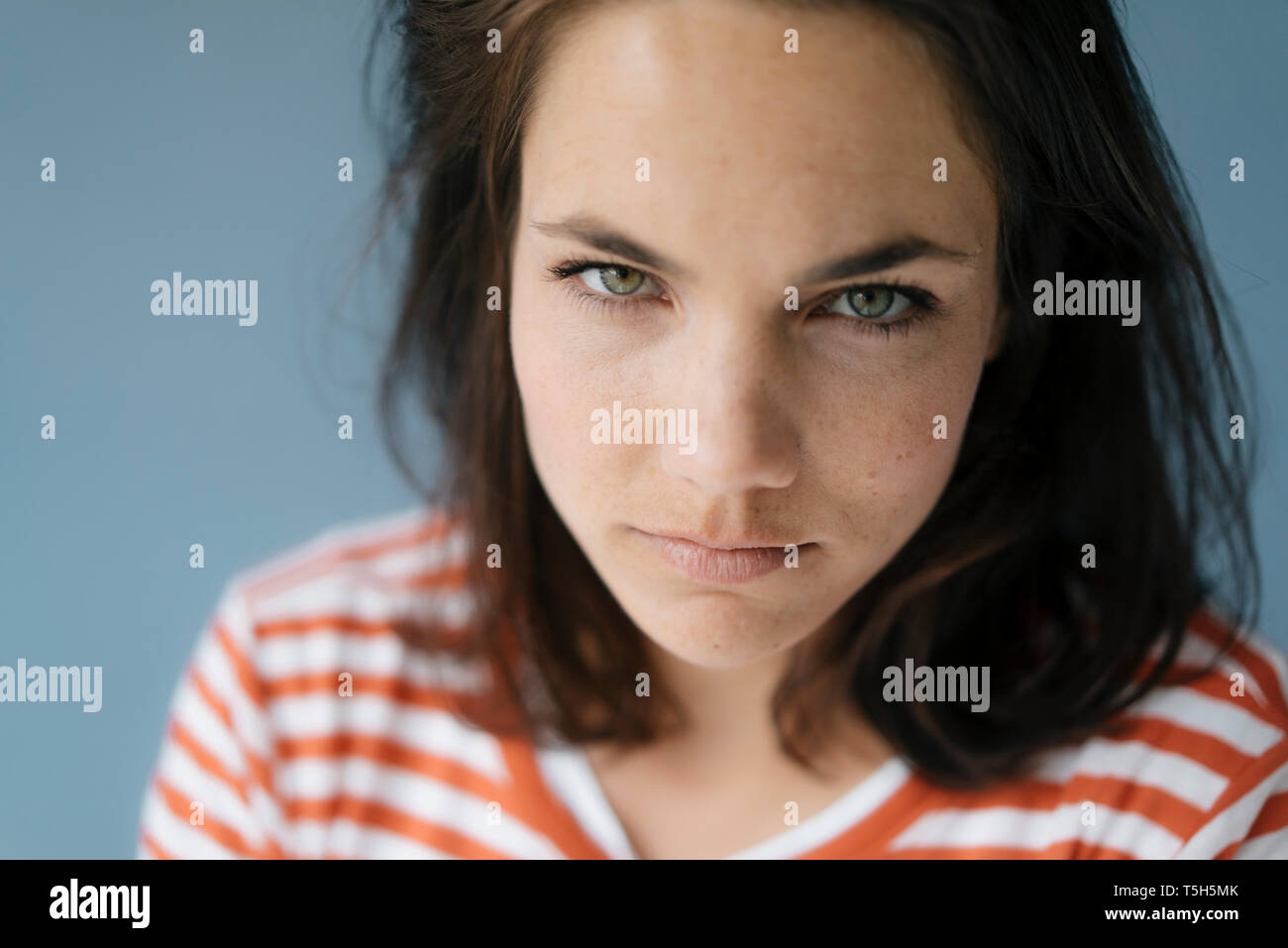 Portrait d'une femme en colère Banque D'Images