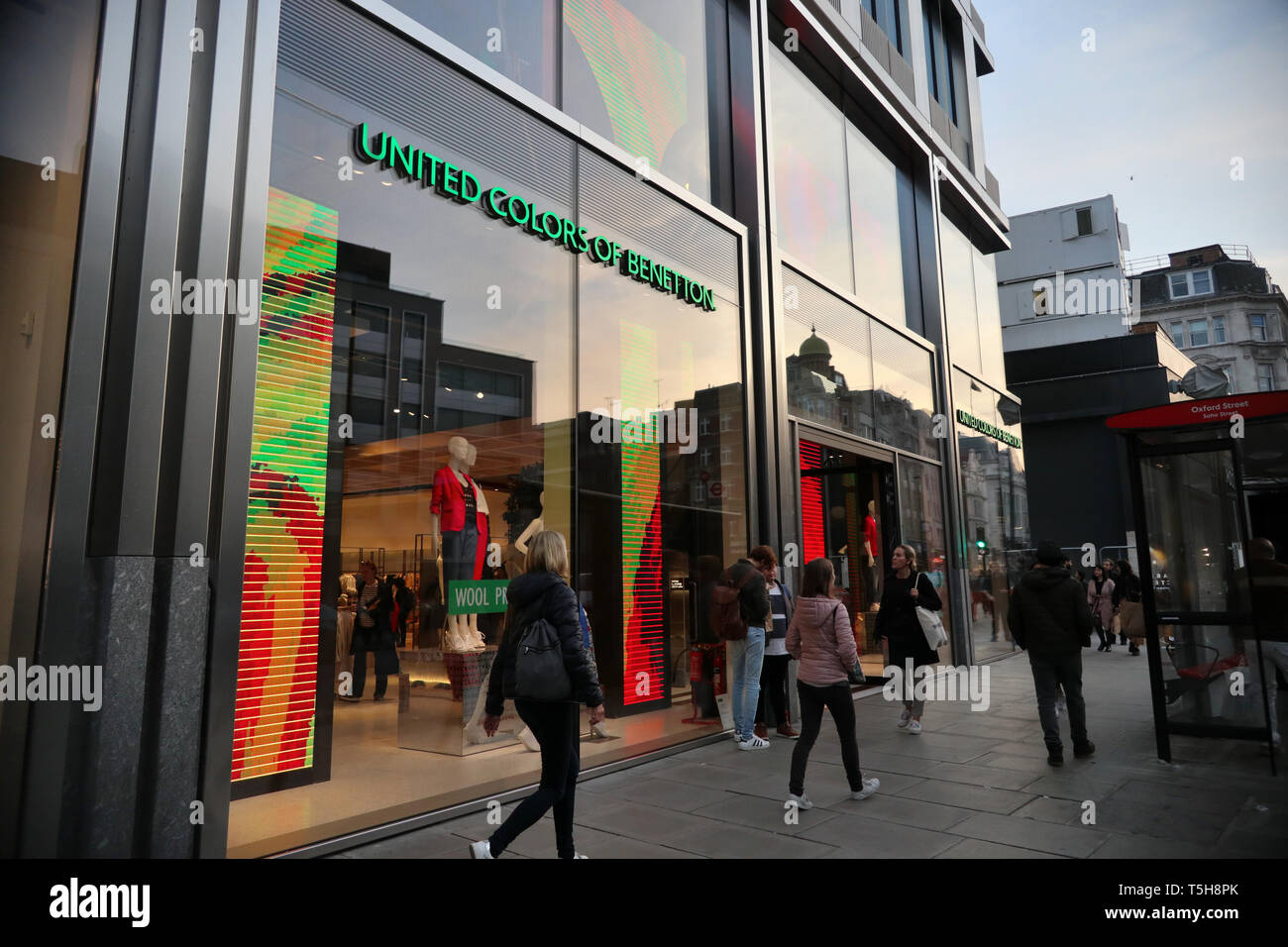 United Colors of Benetton magasin sur Oxford Street, London, England, UK  Photo Stock - Alamy
