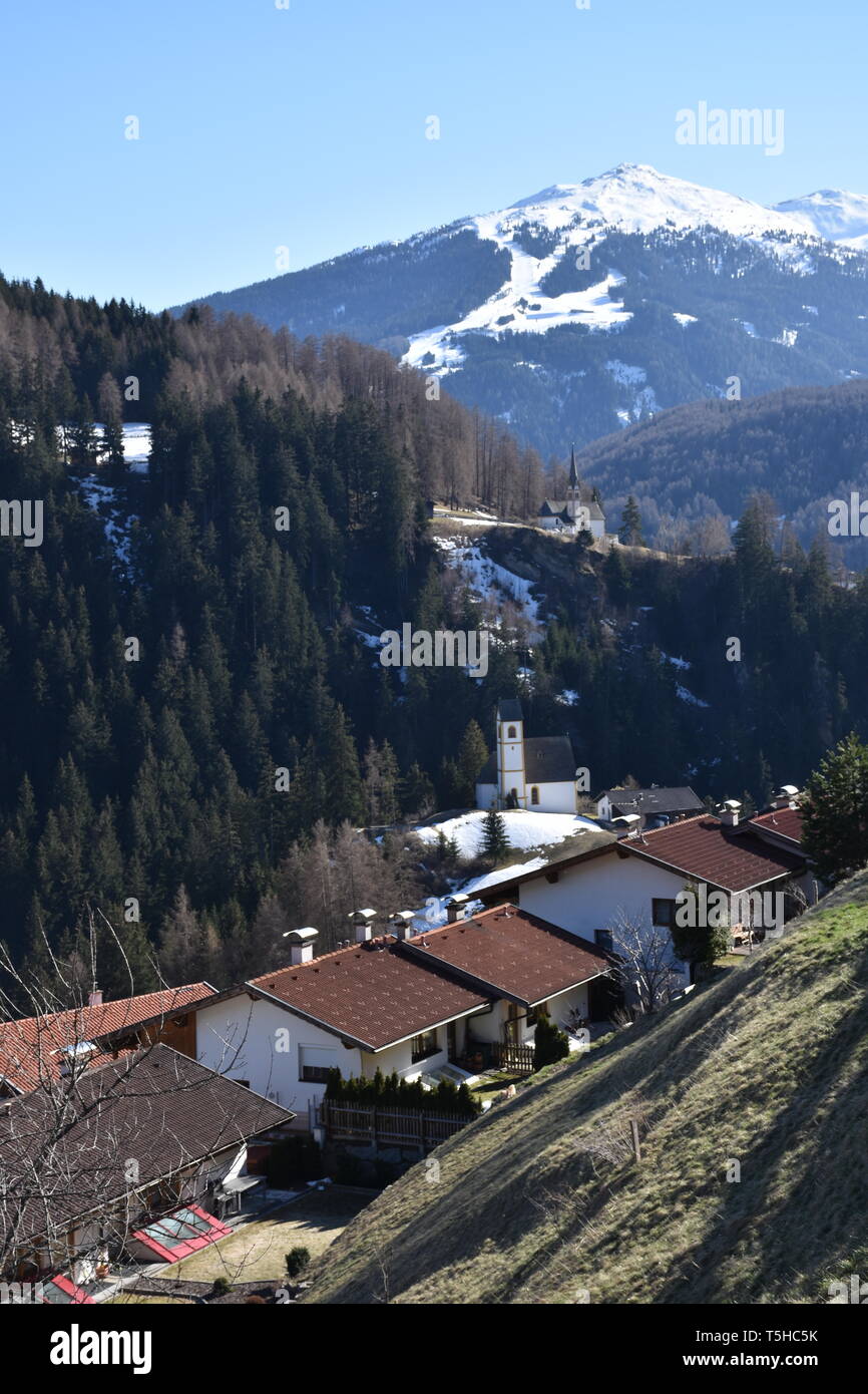 Ski, Ski, Tyrol, Wipptal, Naviser Navistal, Tal, Brenner, Kirche, Filialkirche, Heiliger Ulrich, Ulrich, Mittelalter, Turm, Spitz Banque D'Images