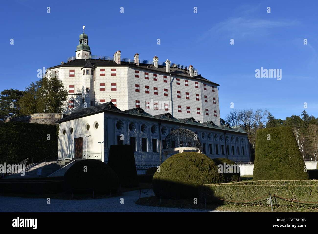 Schloss Ambras Schloss Ambras,,, Amras, Innsbruck, Tirol, Österreich, Landeshauptstadt, Burg, Maximilien, Wappen, Sonnenuhr, Schornstein, Rauchfang, F Banque D'Images