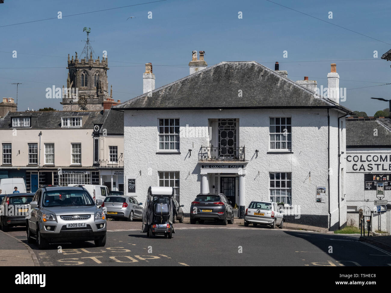 Voir à travers le village à l'église de St Andrew, Colyton, Devon. UK Banque D'Images