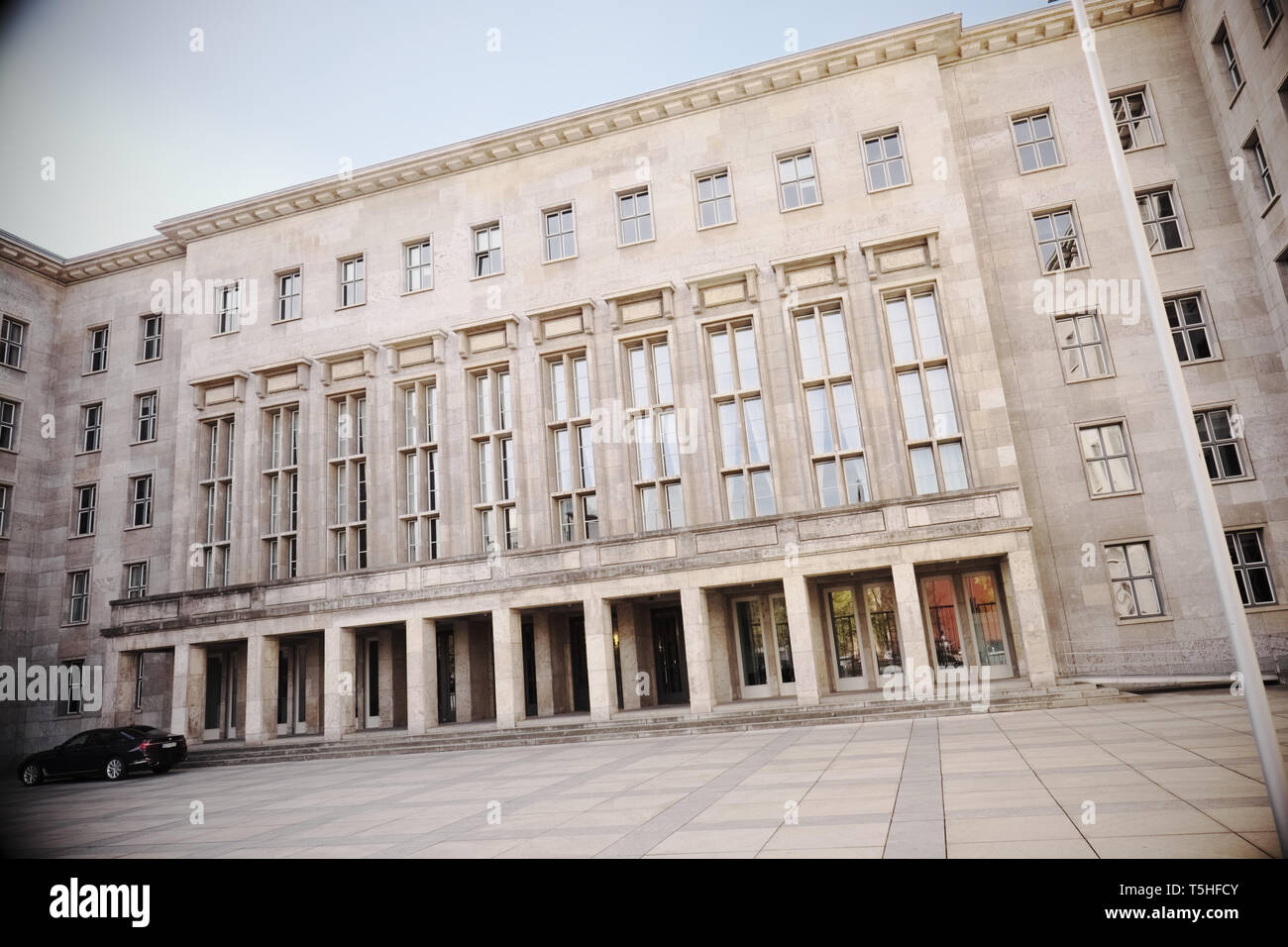 Allemagne Berlin - l'Detlev-Rohwedder-Haus sur Wilhelmstrasse a été construit par le régime Nazi comme le ministère de l'air - aujourd'hui, c'est Ministère des Finances Banque D'Images
