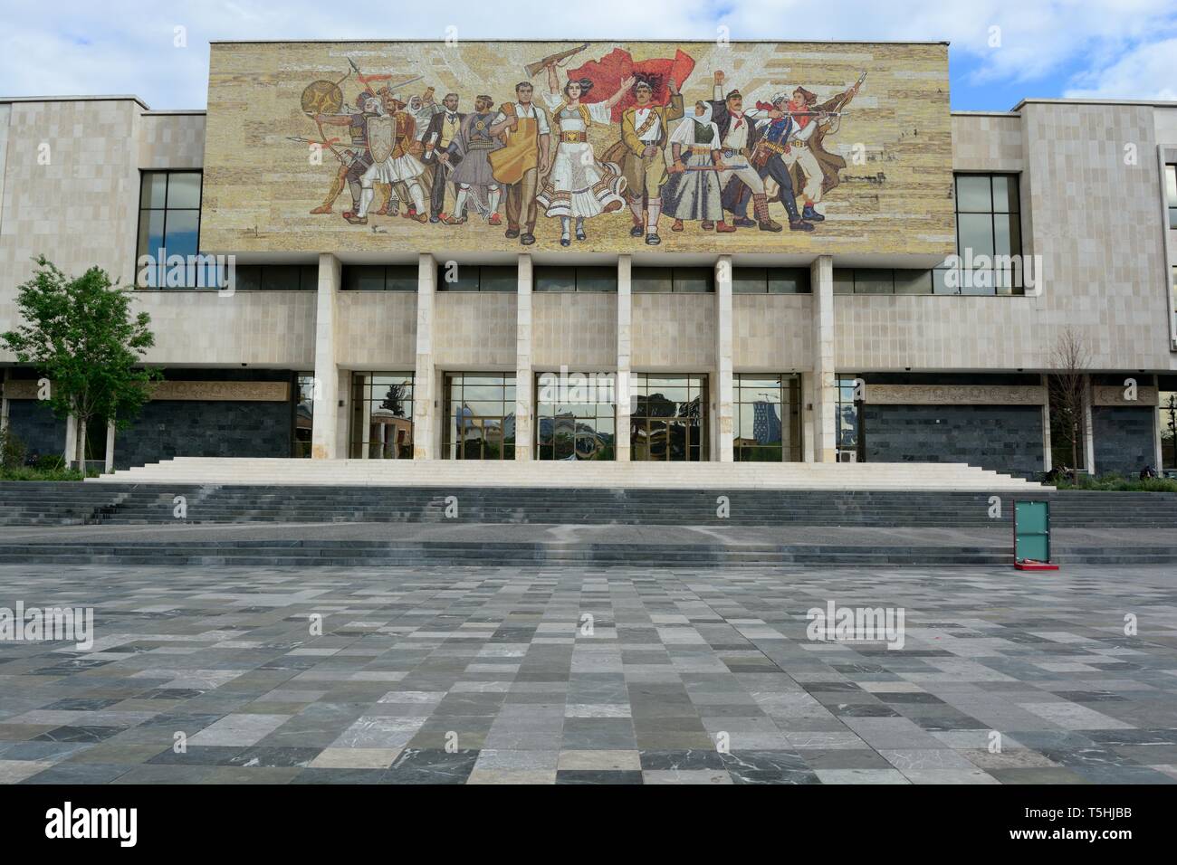 Les Albanais mosaïque sur le musée historique national l'un des meilleurs exemple de la fin du Réalisme Socialiste albanais Tirana Albanie Banque D'Images