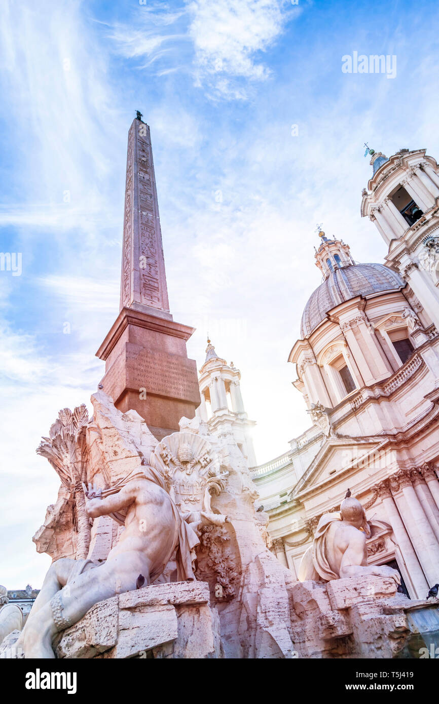 L'Italie, Rome, Piazza Navona, Fontana dei Quattro Fiumi et l'église Sant'Agnese in Agone Banque D'Images