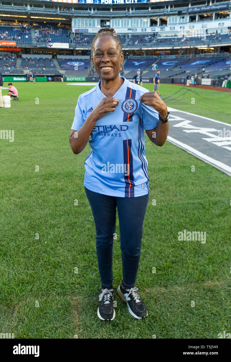 New York, NY - 24 Avril 2019 : Première Dame de NYC Chirlane McCray assiste à la MLS jeu normal entre les NYCFC et Chicago Fire au Yankee Stadium NYCFC a gagné 1-0 Banque D'Images