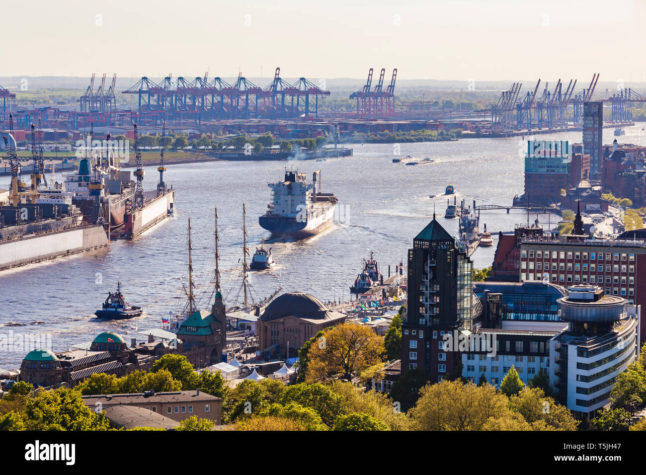 Allemagne, Hambourg, les navires à l'atterrissage d'St. Banque D'Images