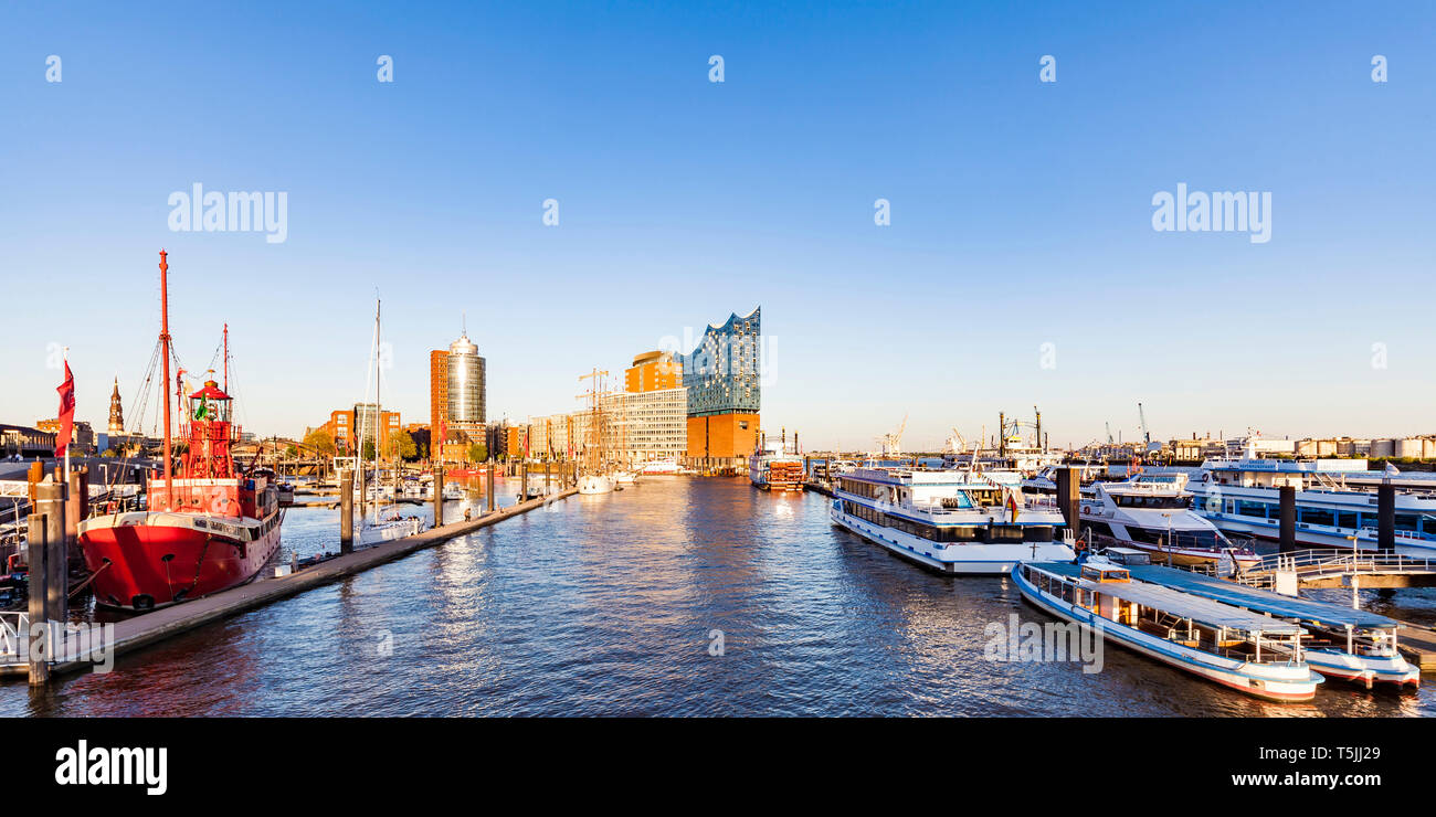 Allemagne, Hambourg, Elbe Philharmonic Hall et marina Banque D'Images