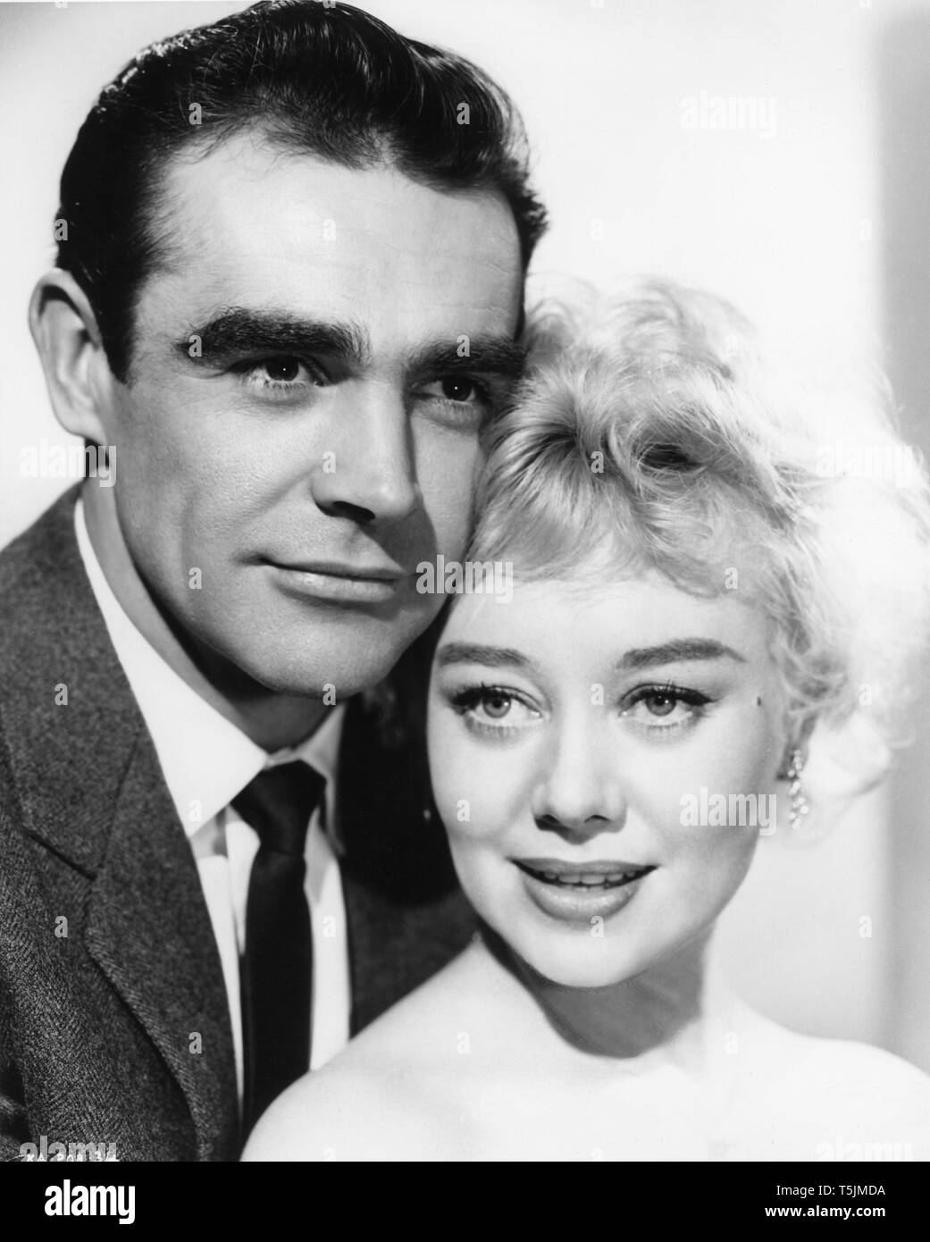 Sean Connery Glynis Johns portrait publicitaire UN AUTRE TEMPS , UN AUTRE LIEU 1958 réalisateur Lewis Allen roman / Kaydor Café Lenore Lanturn / Paramount Pictures britannique Banque D'Images