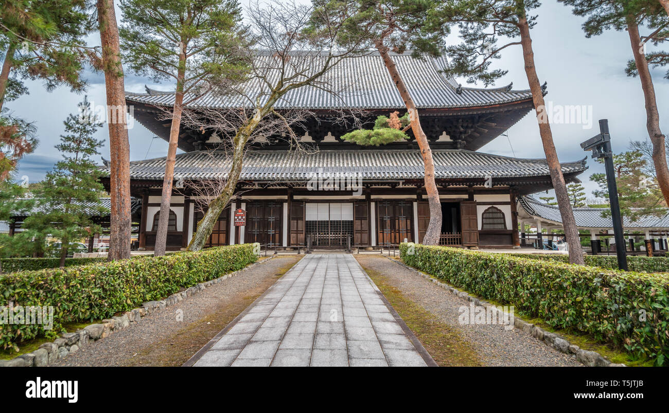 Kyoto, Japon - 10 mars 2019 : Hondo (Hall principal) de Shokoku-ji temple consacré à Shaka nyorai. Quartier général de la direction générale de Shokoku-ji zen rinzai B Banque D'Images