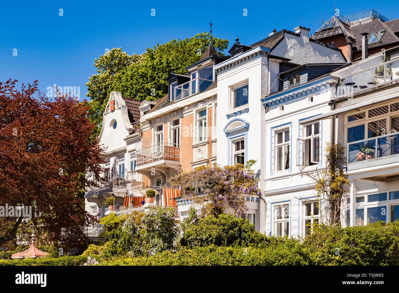 Allemagne, Hambourg, Oevelgoenne, maisons à la rive de l'Elbe Banque D'Images