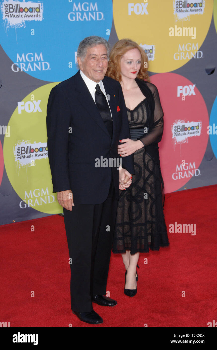 LAS VEGAS, NV. 04 décembre 2006 : Tony Bennett & fille ANTONIA au Billboard Music Awards 2006 au MGM Grand, à Las Vegas. Photo : Paul Smith / Featureflash Banque D'Images