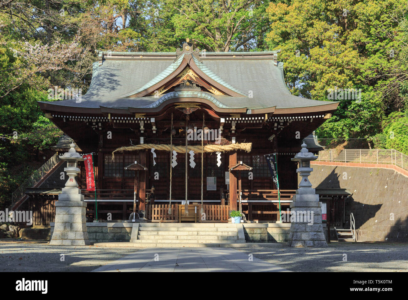Le bâtiment principal de l'Maginu culte origine enregistrés une divinité féminine, établies avant 1688 mais l'année exacte inconnue, situé à Kawasaki, Japon. Banque D'Images