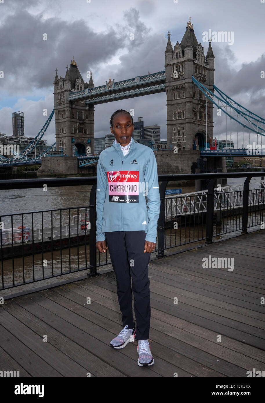 Gladys Cherono assiste à un photocall pour l'élite des athlètes féminines au Guoman Tower Hotel, Londres. Banque D'Images