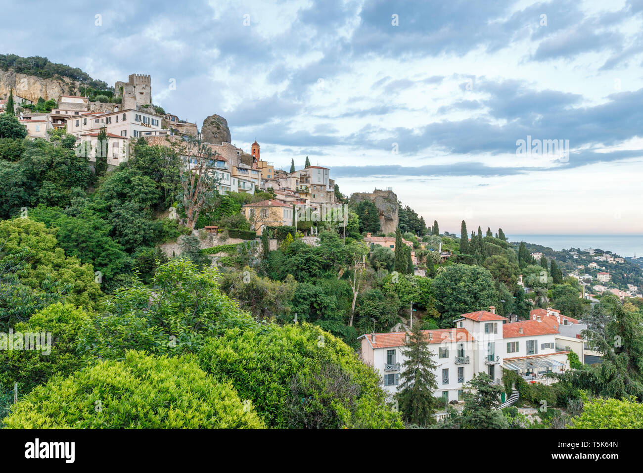 France, Alpes Maritimes, Roquebrune Cap Martin, le vieux village dominé par le château médiéval garder // France, Alpes-Maritimes (06), Roquebrune-Cap- Banque D'Images