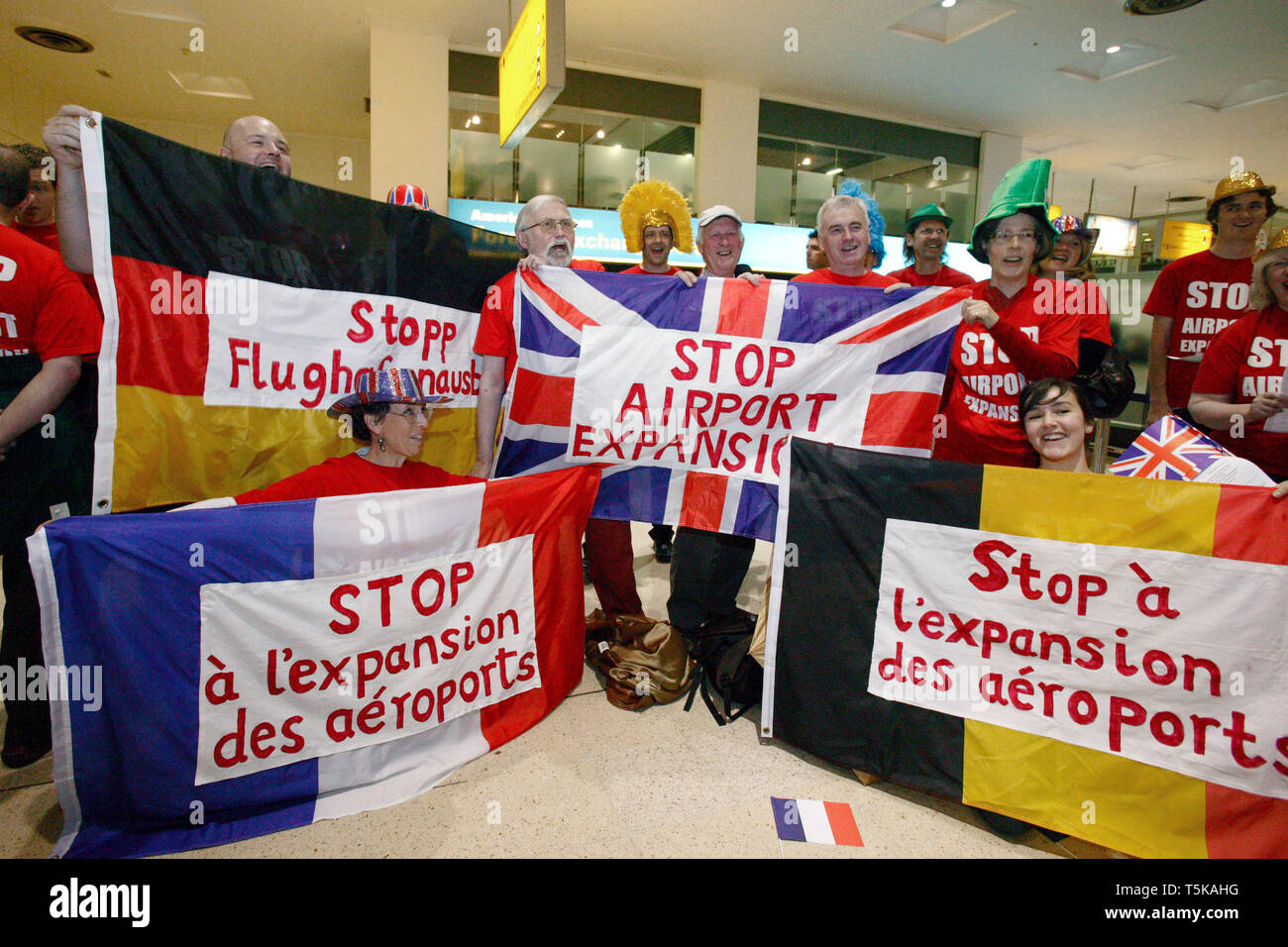 Flash Mob à Heathrow Terminal 1. À l'échelle de l'Europe Flash Mob le jour même de l'aéroport Heathrow de Londres. 16/05/2009 Banque D'Images