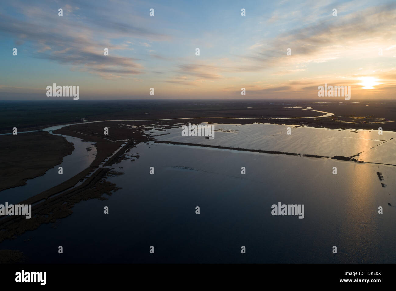 Le Peenestrom près de Usedom au coucher du soleil Banque D'Images