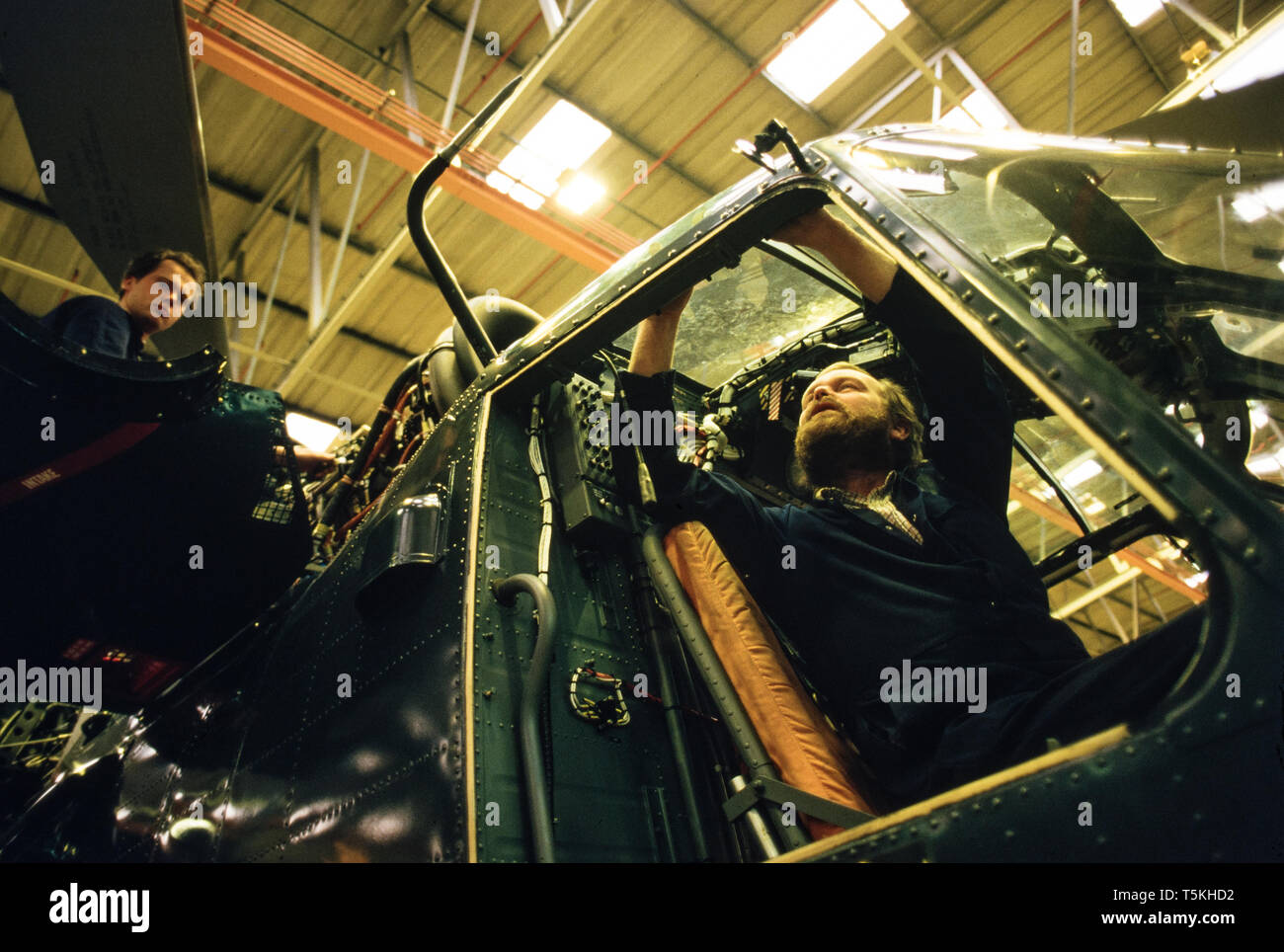 Westland Helicopters à Yeovil, Somerset, Angleterre. 1985 Westland Helicopters était un British Aerospace company. Westland Aircraft, à l'origine axés sur la société hélicoptères après la Seconde Guerre mondiale. Elle a fusionné avec plusieurs autres entreprises britanniques en 1960 et 1961. En 2000, elle a fusionné avec l'Italien fabricant de l'hélicoptère Agusta pour former AgustaWestland,[1] qui à son tour fusionné dans Leonardo-Finmeccanica en 2016. L'affaire Westland en 1985-86 a été un épisode où Margaret Thatcher, Premier Ministre du Royaume-Uni, et son secrétaire d'État à la défense, Michael Heseltine, a publ Banque D'Images
