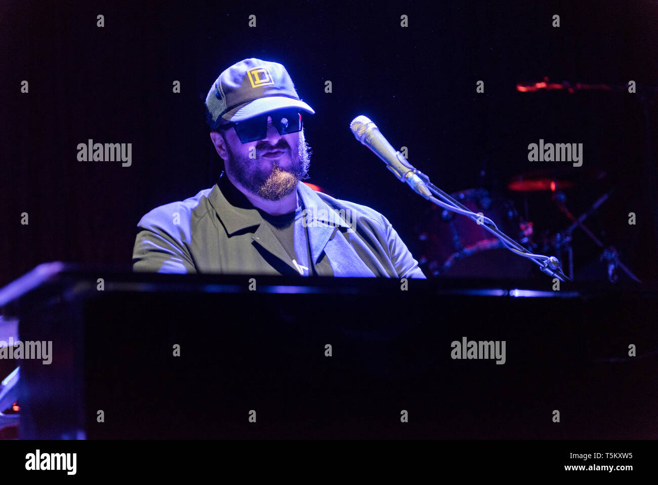Leeds, UK. 24 avr 2019. Chanteur-compositeur-B C Camplight en concert à l'O2 Academy, Leeds, Royaume-Uni. Apr 24, 2019. Crédit : John Bentley/Alamy Live News Banque D'Images