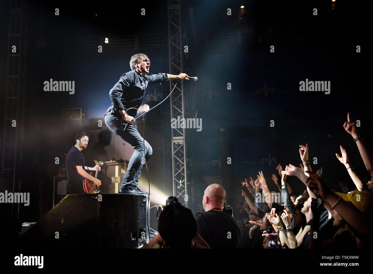 Leeds, UK. 24 avr 2019. Groupe de rock indépendant vétéran Suede en concert à l'O2 Academy, Leeds, Royaume-Uni, 24 avril 2019. Chanteur-compositeur Brett Anderson fronts la bande. Crédit : John Bentley/Alamy Live News Banque D'Images