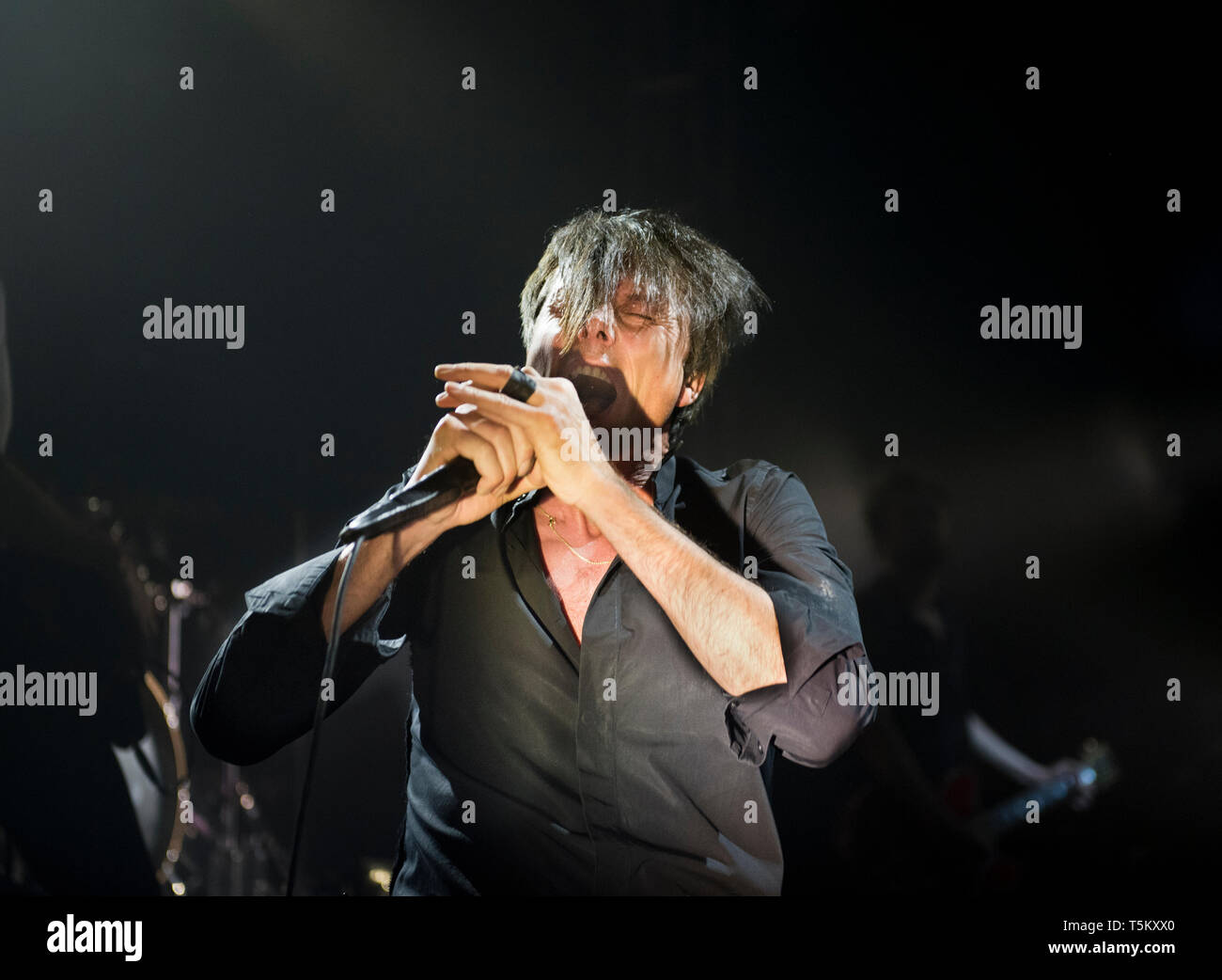 Leeds, UK. 24 avr 2019. Groupe de rock indépendant vétéran Suede en concert à l'O2 Academy, Leeds, Royaume-Uni, 24 avril 2019. Chanteur-compositeur Brett Anderson fronts la bande. Crédit : John Bentley/Alamy Live News Banque D'Images