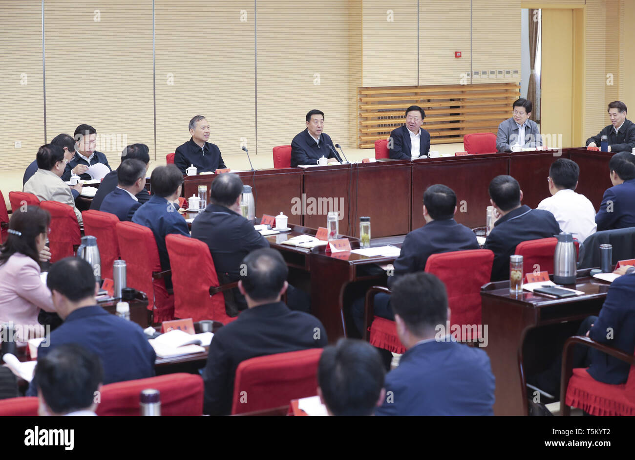 Beijing, Chine. Apr 25, 2019. Le Conseiller d'Etat chinois Wang Yong parle lors d'un colloque sur la prévention des catastrophes naturelles et secours assisté par des fonctionnaires provinciaux et des ministres à Beijing, capitale de Chine, le 25 avril 2019. Credit : Yao Dawei/Xinhua/Alamy Live News Banque D'Images