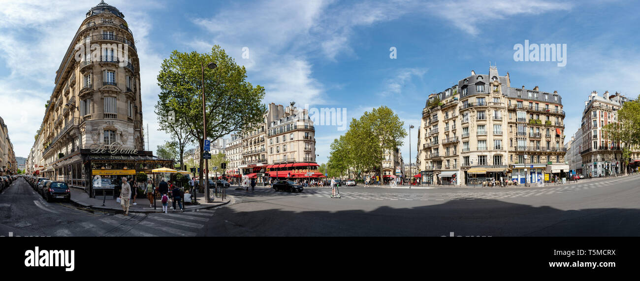 Panorama Boulevard du Montparnasse à Paris avec les maisons historiques de soleil d'été. Banque D'Images