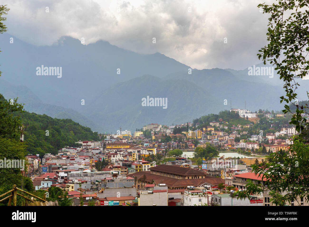 Vue aérienne du centre-ville de SaPa Vietnam, Asie Banque D'Images