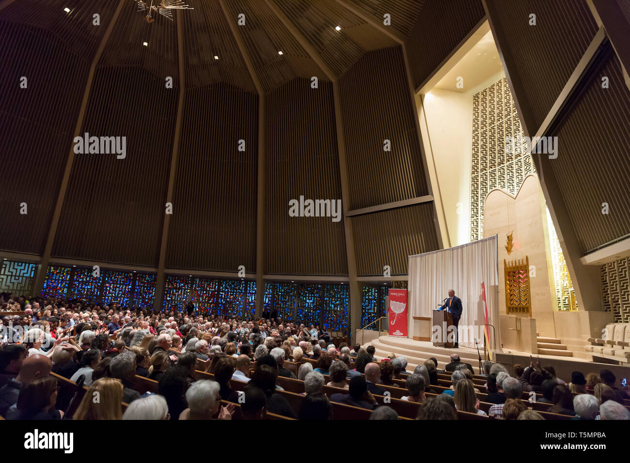 Seattle, Washington : Gouverneur de l'État de Washington Jay Inslee introduit Stacey Abrams au Temple de Hirsch Sinai. L'ancien gouverneur de Géorgie candida Banque D'Images