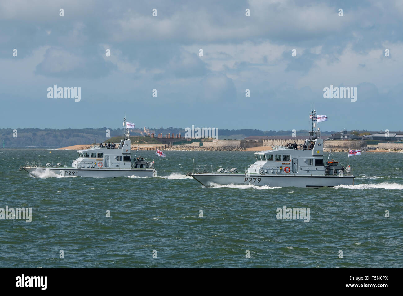 La Marine royale classe Archer bateaux de patrouille du 1er Escadron de patrouille partir en mer pour un entraînement au large de Portsmouth, Royaume-uni le 25/4/19. Banque D'Images