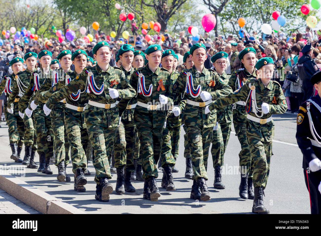 La Russie, Nakhodka, 05/09/2017. Les cadets en uniforme de parade au défilé annuel de mars sur le jour de la victoire le 9 mai. Maison de vacances en l'honneur de la victoire de l'URSS sur G nazie Banque D'Images