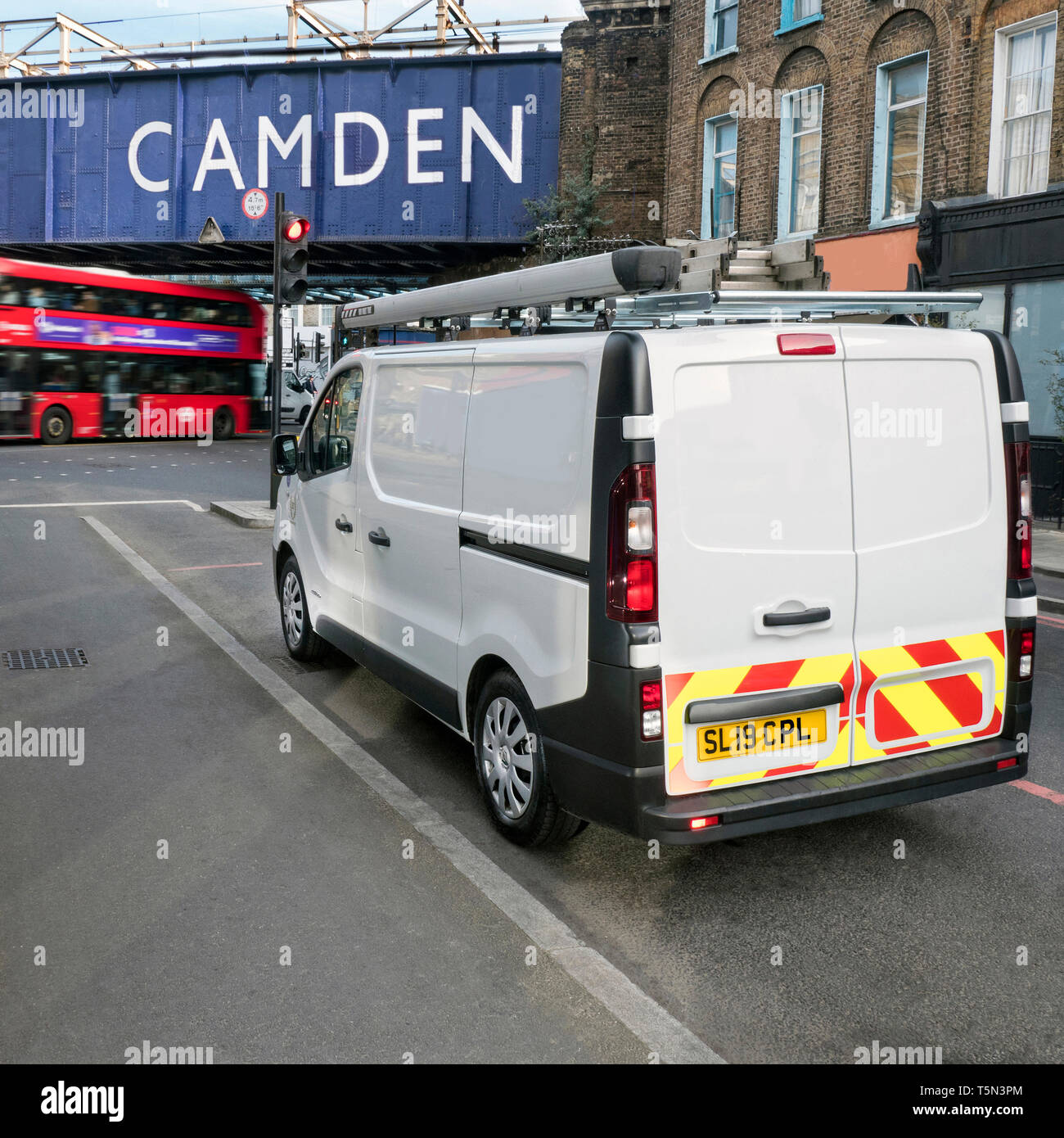 Renault Trafic van stationné à Camden Town London UK Banque D'Images