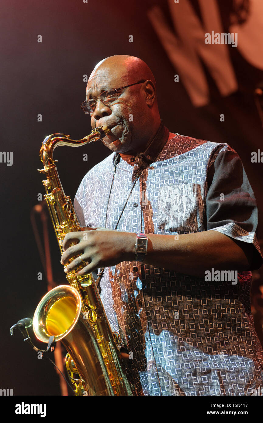 Camaroonian, saxophoniste Manu Diabango à la Festival Womad, Charlton Park, Malmesbury, Royaume-Uni le 25 juillet 2014 Banque D'Images