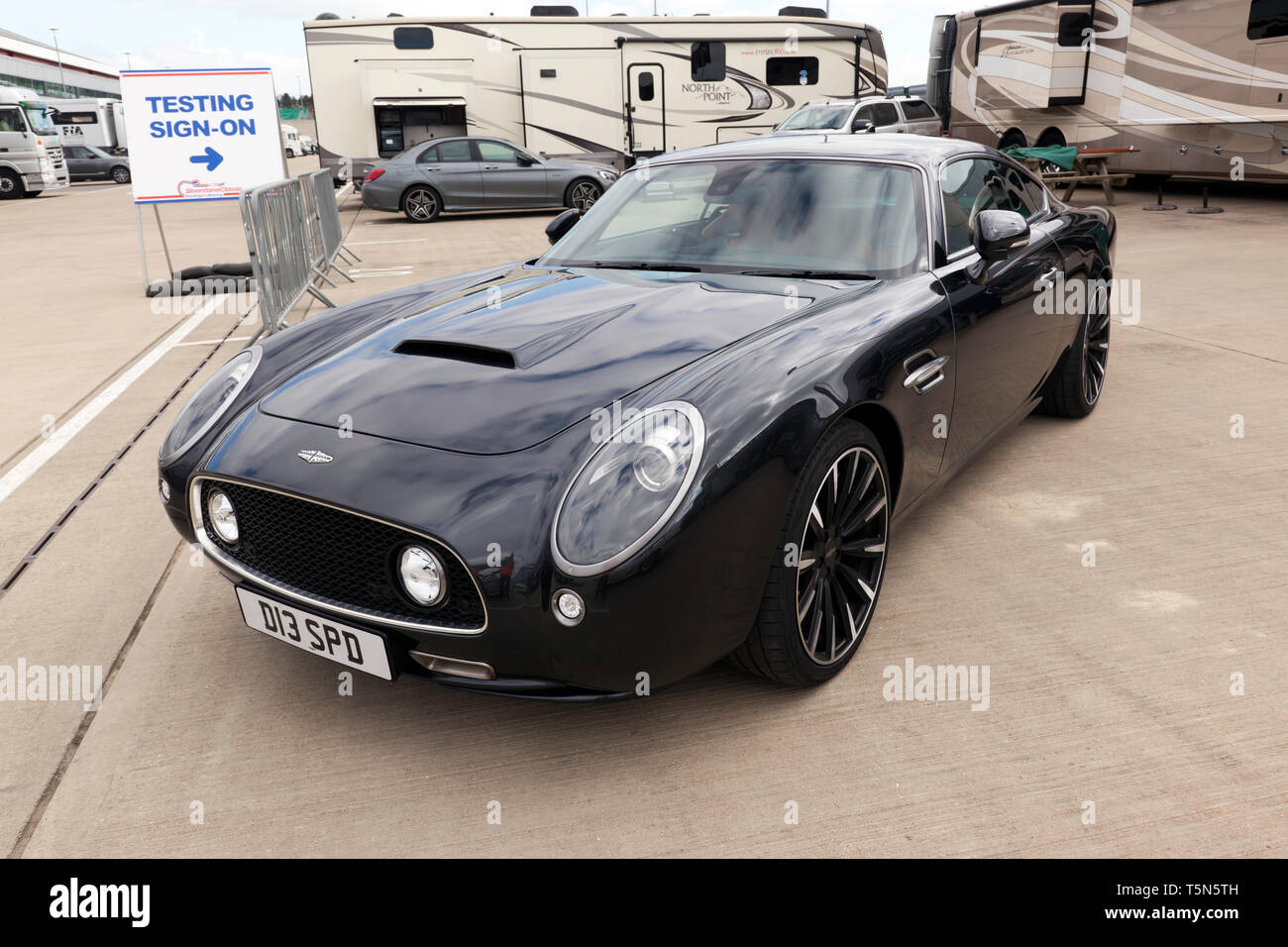 Trois-quart vue frontale d'un 2013, David Brown Speedback GT, à l'affiche dans le Paddock, au cours de la Journée des médias classique Silverstone 2019 Banque D'Images