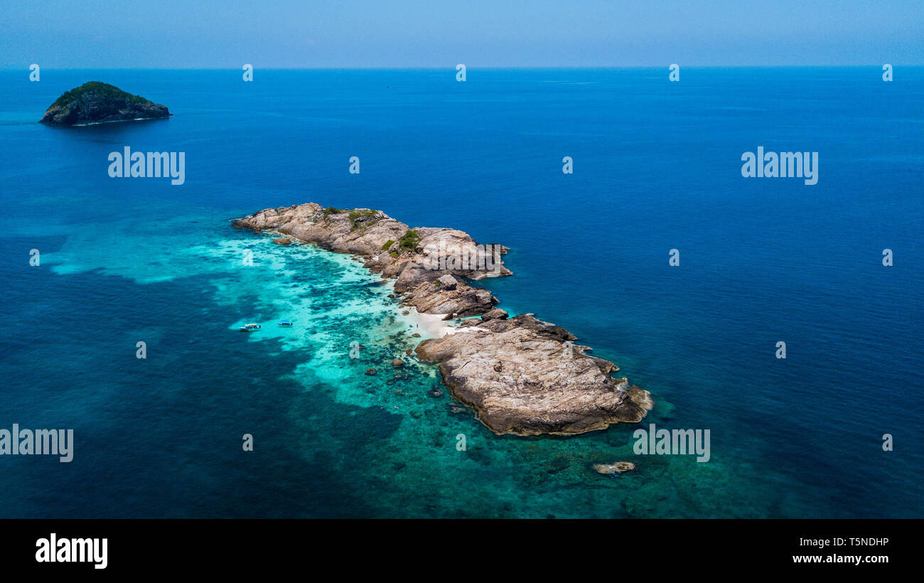 Tokong Kemudi Island, vue aérienne de l'île de RAWA, idyllique île tropicale de Malaisie à la plongée libre Banque D'Images