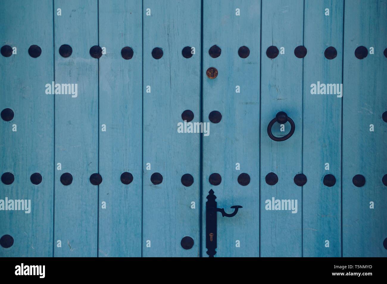 Vieille porte en bois à la Chambre sur la rue dans la ville de Bilbao espagne Banque D'Images