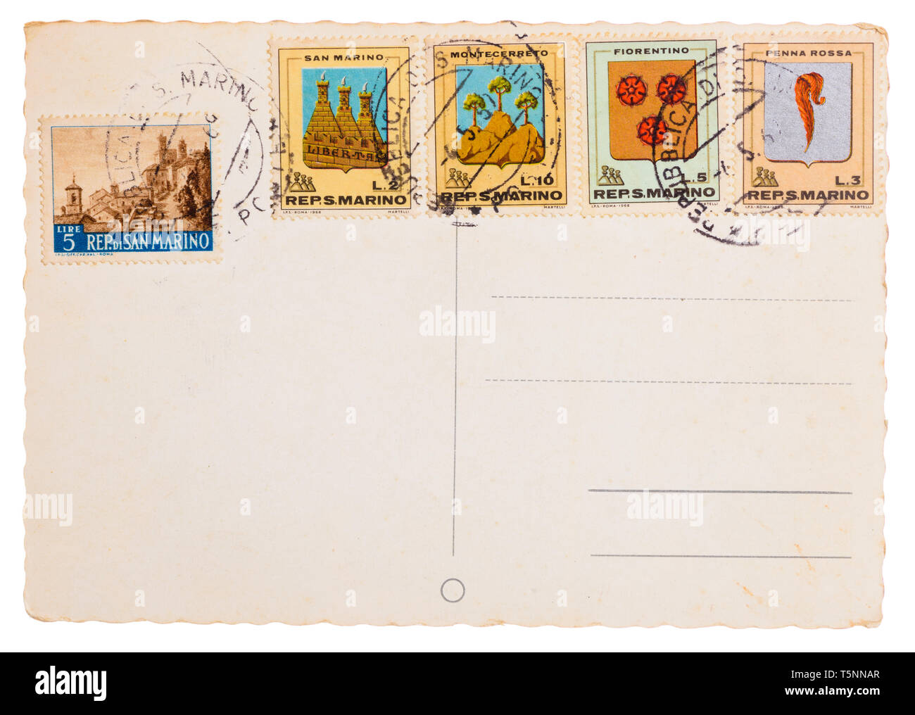 Carte postale avec jauni Vintage poster timbres du compteur et l'autre vieux timbres de Saint-marin isolated on white Banque D'Images