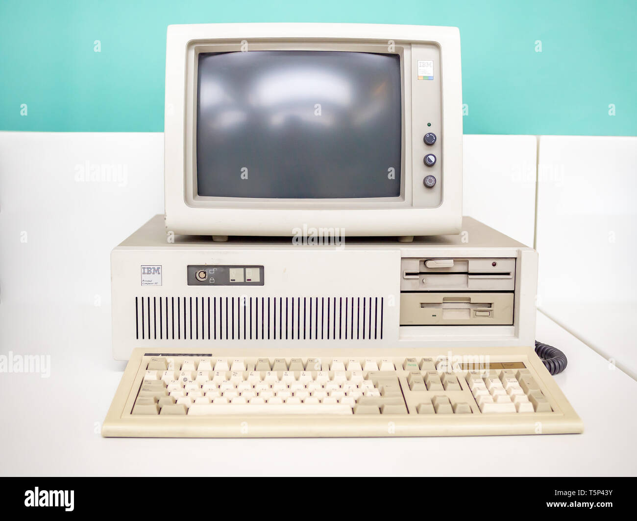 TERRASSA, ESPAGNE-19 mars 2019 : IBM ordinateur personnel, dans le Musée National des Sciences et de la technologie de la Catalogne Banque D'Images