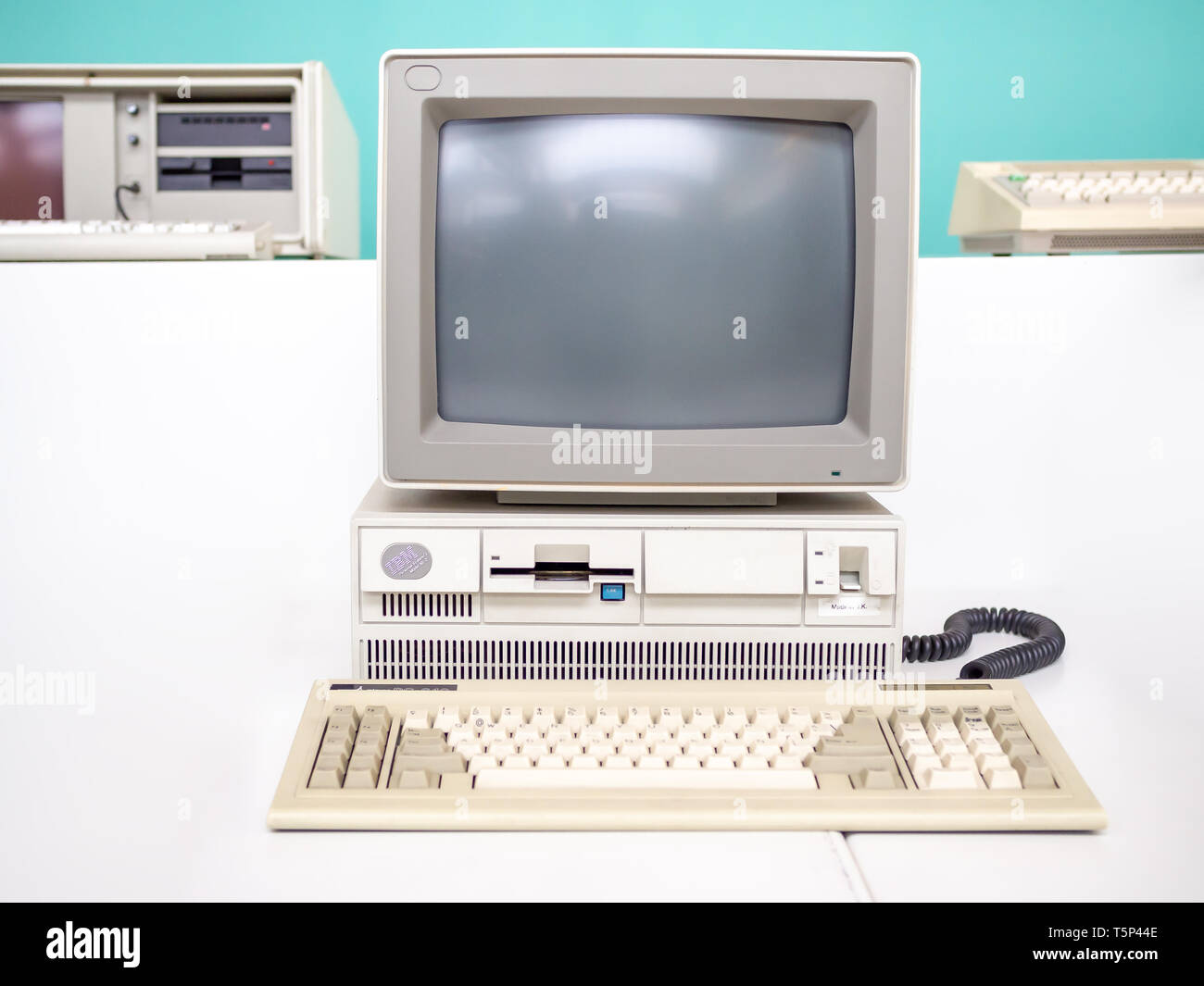 IBM Ancien support en plexi ambré pour écran bureau ordinateur IBM vintage 